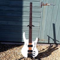 Hohner The Jack bass&nbsp;&copy;&nbsp;2026&nbsp;Guitar Angel
