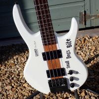 Hohner The Jack bass&nbsp;&copy;&nbsp;2026&nbsp;Guitar Angel